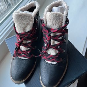 Dr. Scholl's NWT waterproof hiking boots size 7